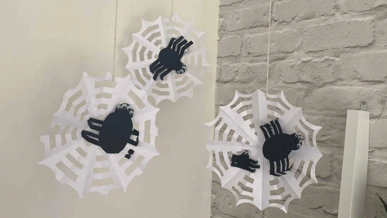 Make and talk activity: Make a paper spider and spider web